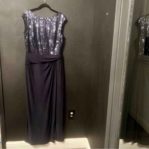 Ralph Lauren Evening sequins cap sleeves navy blue 
maxi Elegant Gown Size:16 - Picture 3 of 14
